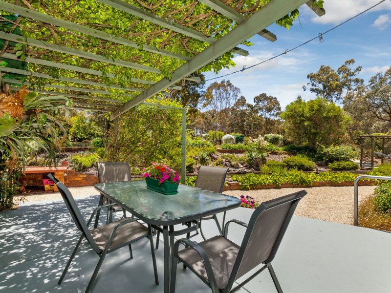 33 Fleming Drive, Broadford VIC 3658