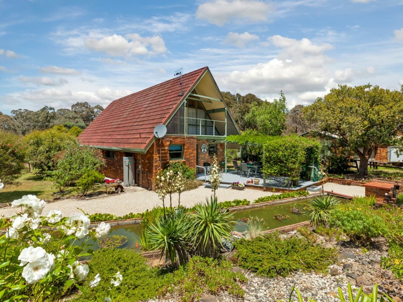 33 Fleming Drive, Broadford VIC 3658