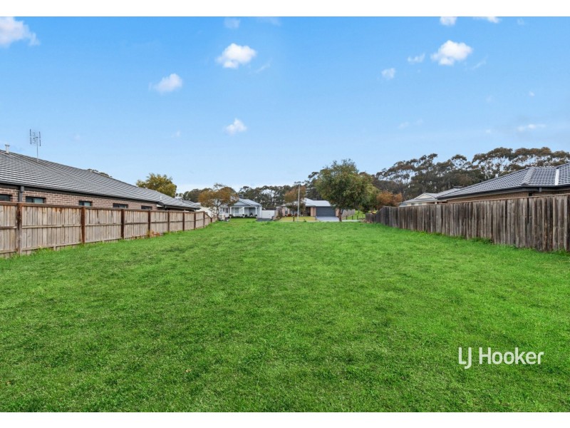 8 Fish Court, Broadford VIC 3658