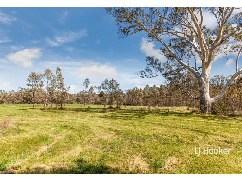 929 Dry Creek Road, Broadford VIC 3658