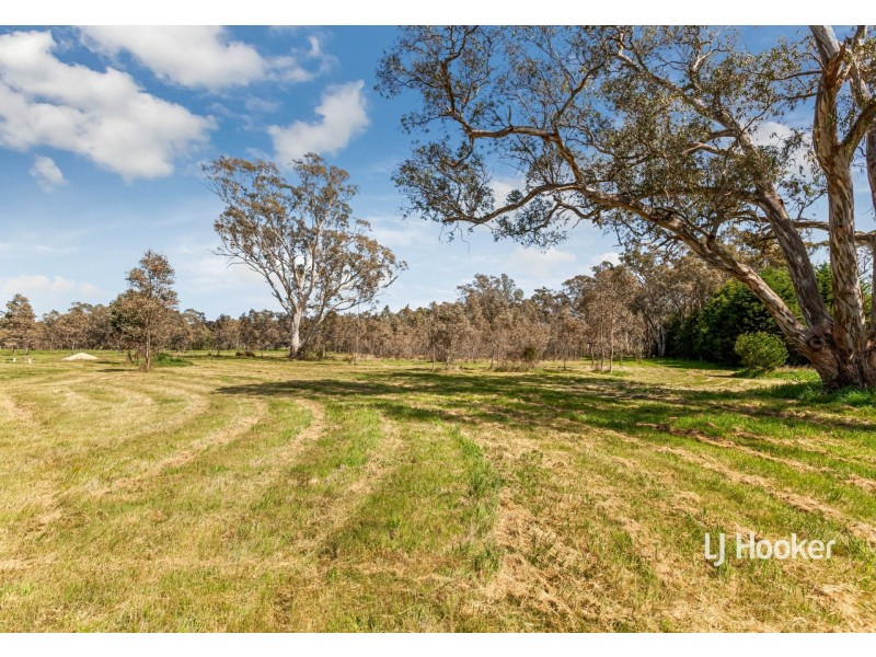 929 Dry Creek Road, Broadford VIC 3658