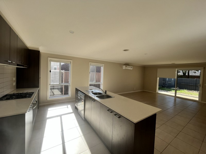 21 Wispering Circuit, Kilmore VIC 3764
