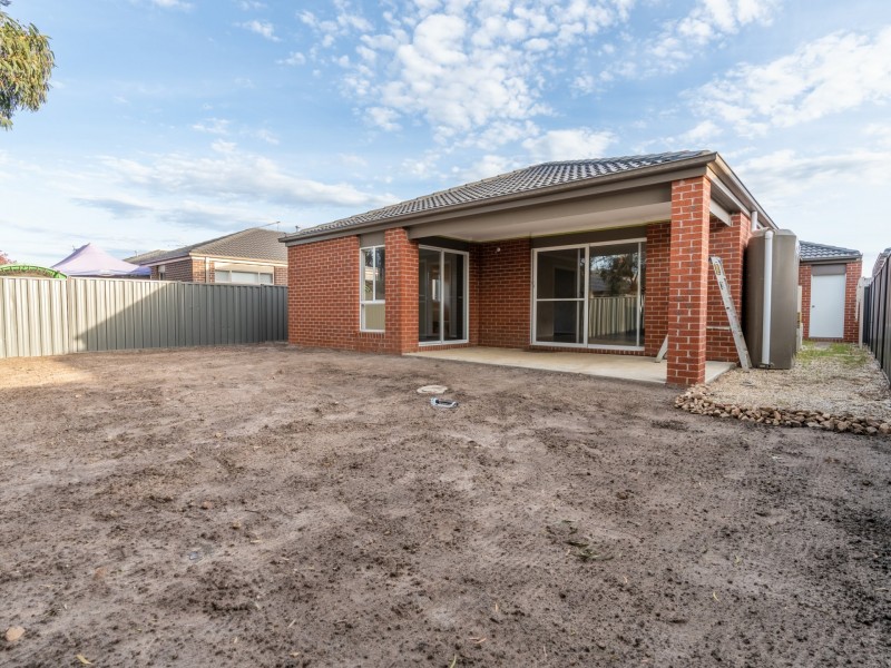21 Wispering Circuit, Kilmore VIC 3764