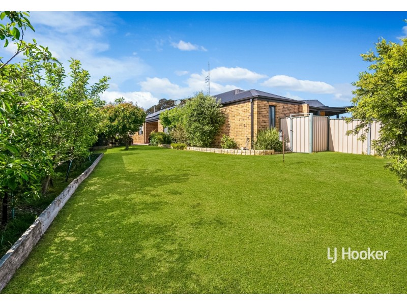52 Donaldson Drive, Broadford VIC 3658
