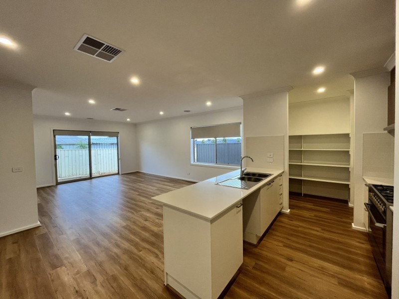 8 Teal Court, Kilmore VIC 3764