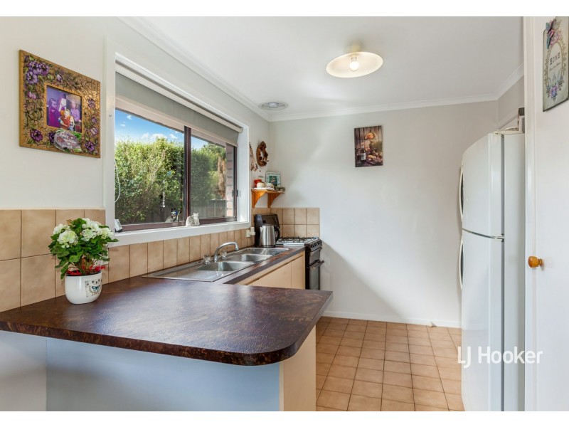 8 Dean Drive, Broadford VIC 3658