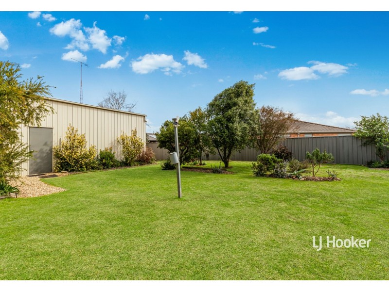 8 Dean Drive, Broadford VIC 3658