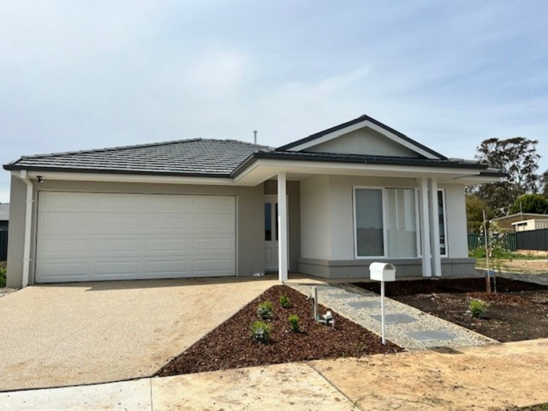 3 Bloodwood St, Broadford VIC 3658
