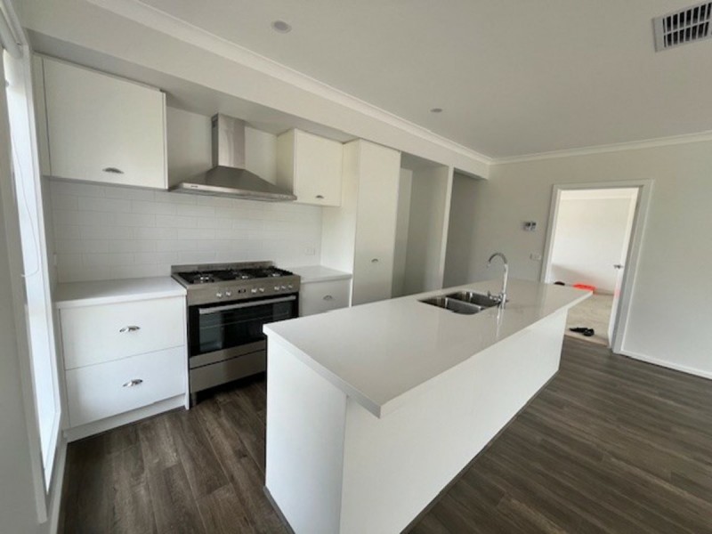 3 Bloodwood St, Broadford VIC 3658