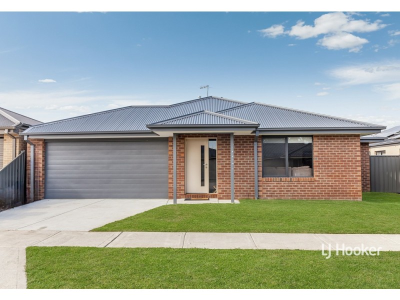 14 Wispering Circuit, Kilmore VIC 3764