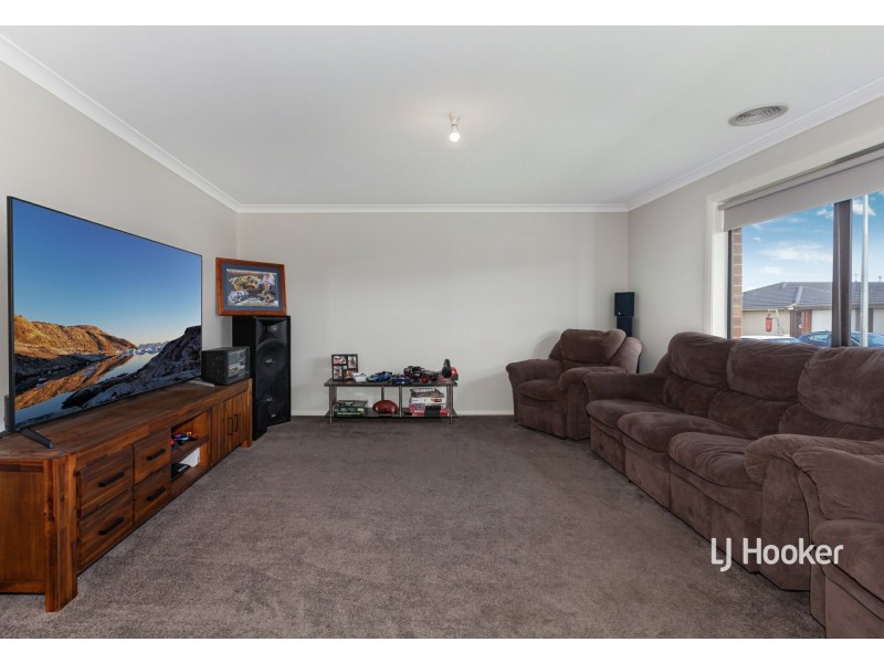 14 Wispering Circuit, Kilmore VIC 3764