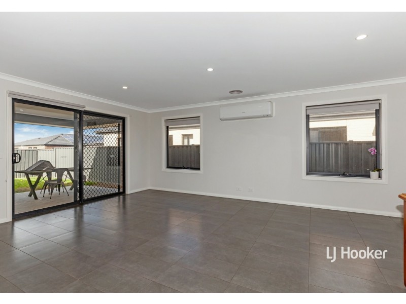 14 Wispering Circuit, Kilmore VIC 3764