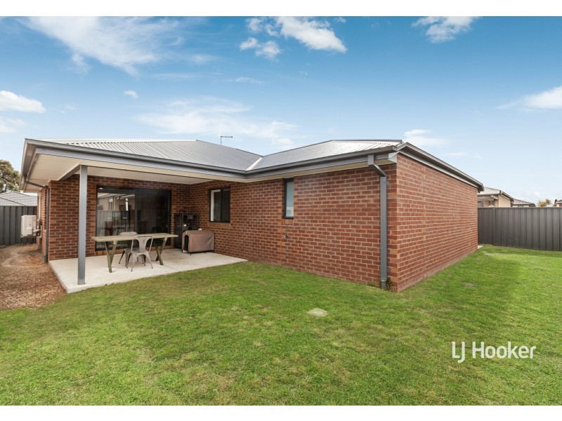 14 Wispering Circuit, Kilmore VIC 3764