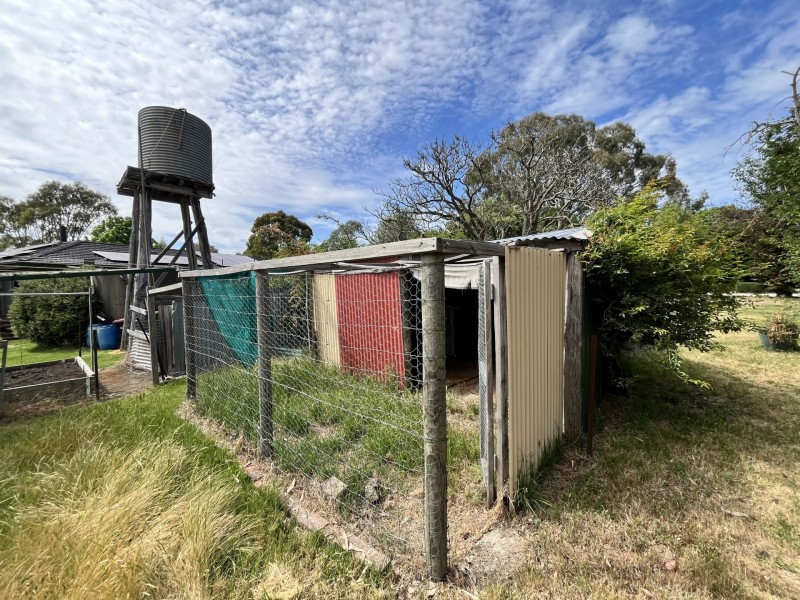 16 Derek Drive, Broadford VIC 3658
