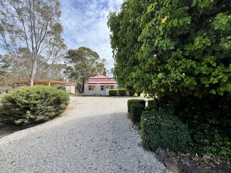 16 Derek Drive, Broadford VIC 3658