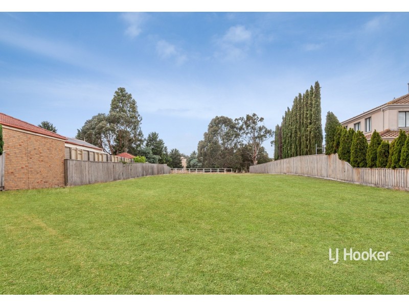 26 Lakeside Drive, Hidden Valley VIC 3756