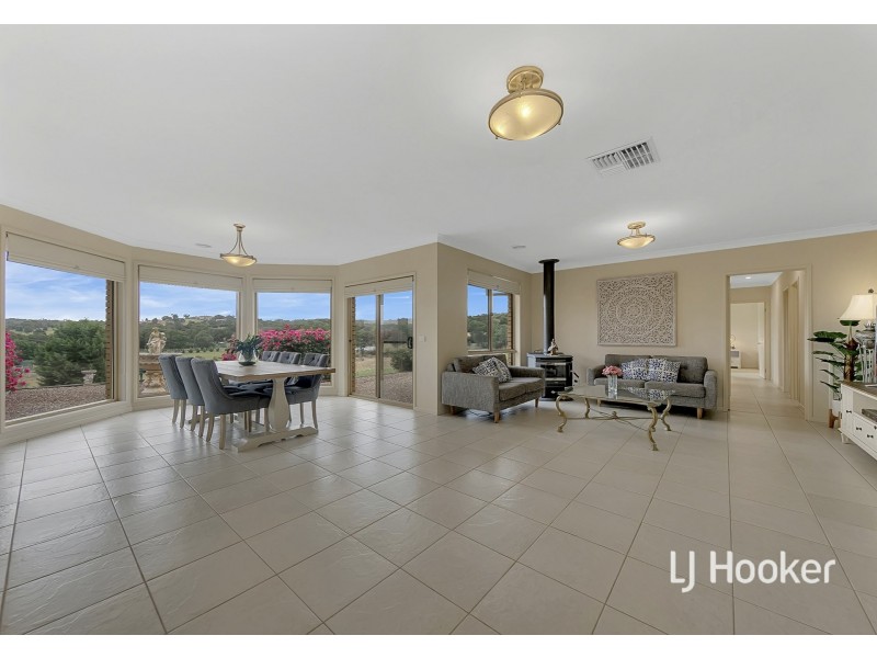 3 Lookout Rise, Hidden Valley VIC 3756