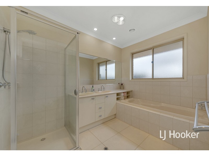 3 Lookout Rise, Hidden Valley VIC 3756