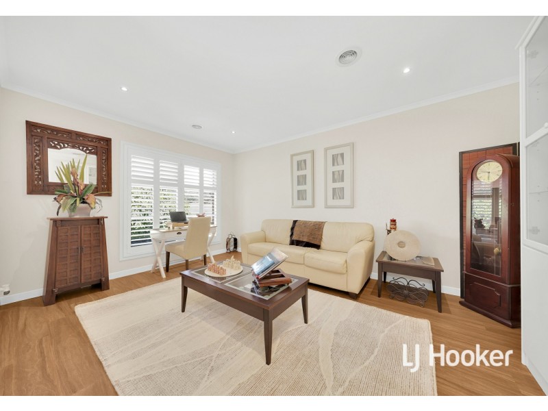 56 St Andrews Close, Hidden Valley VIC 3756