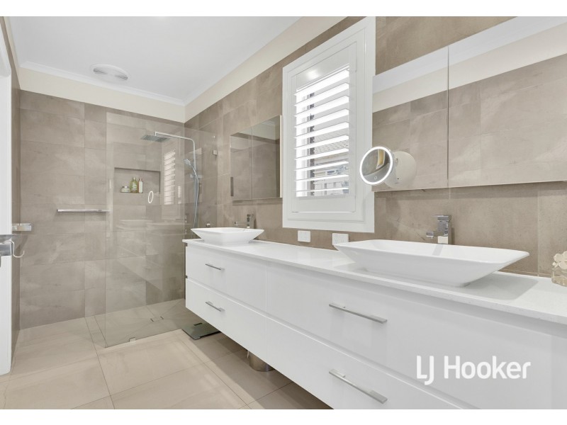 56 St Andrews Close, Hidden Valley VIC 3756