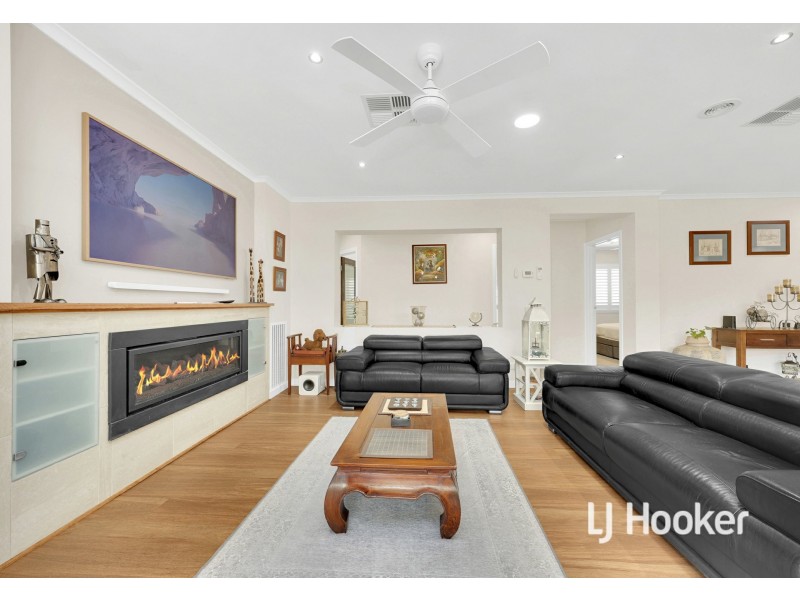 56 St Andrews Close, Hidden Valley VIC 3756