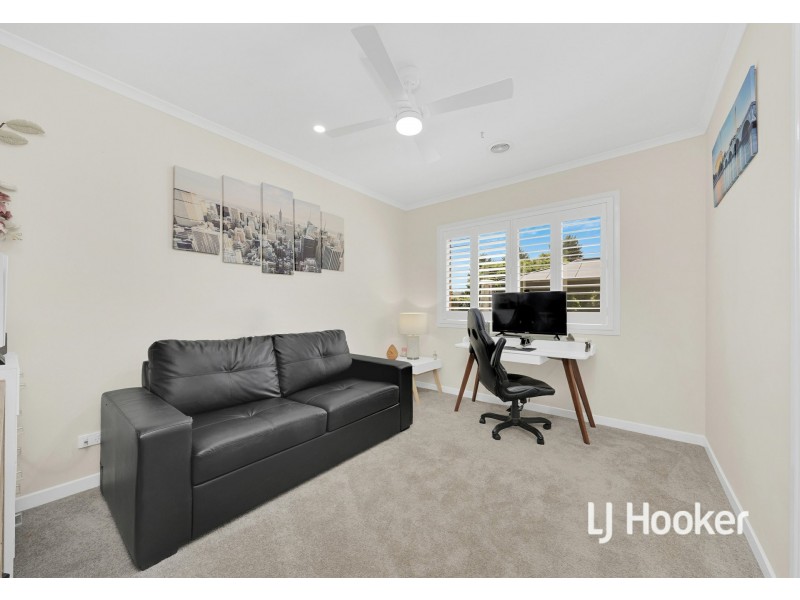 56 St Andrews Close, Hidden Valley VIC 3756