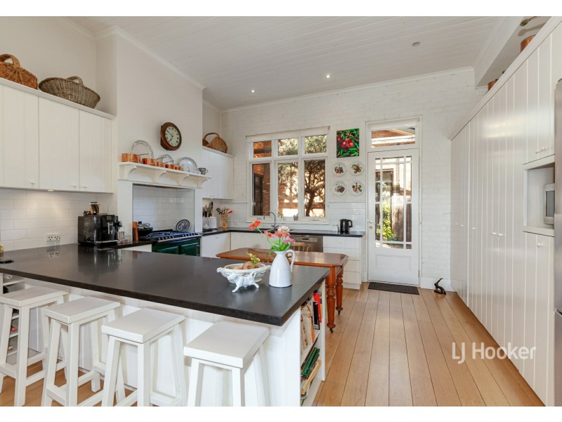 16 Bank Street, Avenel VIC 3664