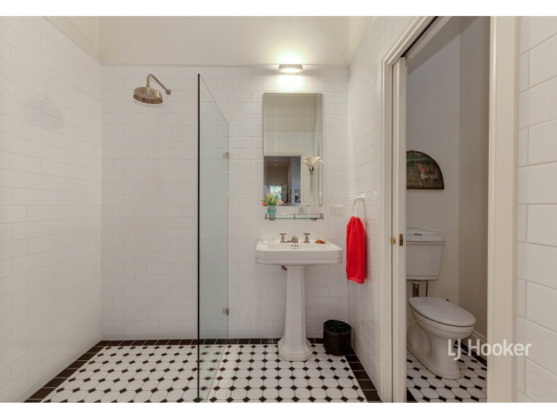 16 Bank Street, Avenel VIC 3664