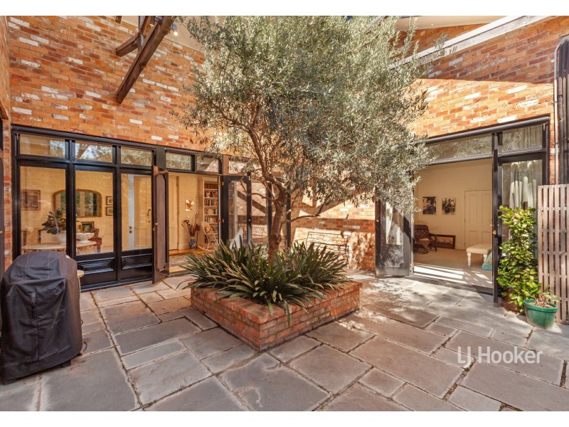 16 Bank Street, Avenel VIC 3664