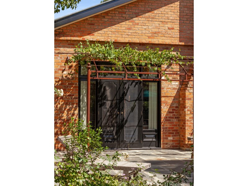 16 Bank Street, Avenel VIC 3664