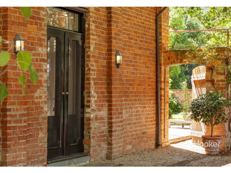 16 Bank Street, Avenel VIC 3664