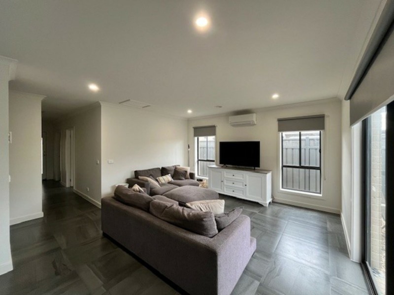 2/40 McKenzie Street, Broadford VIC 3658