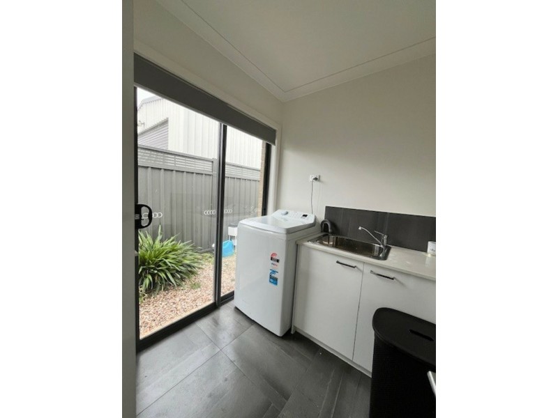 2/40 McKenzie Street, Broadford VIC 3658