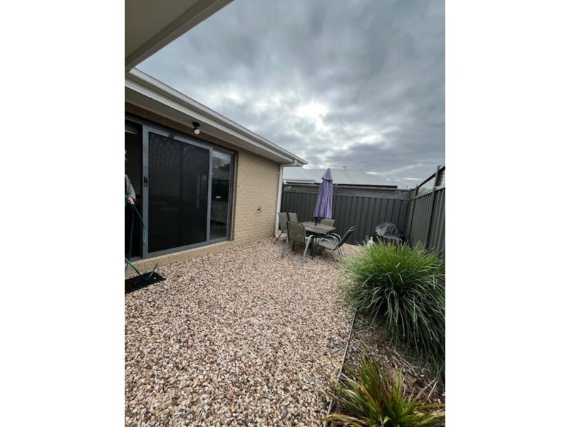 2/40 McKenzie Street, Broadford VIC 3658