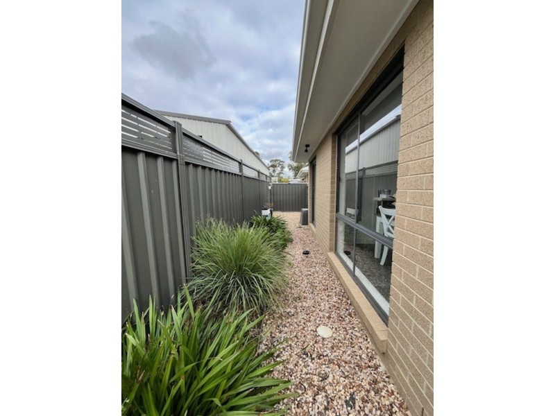 2/40 McKenzie Street, Broadford VIC 3658