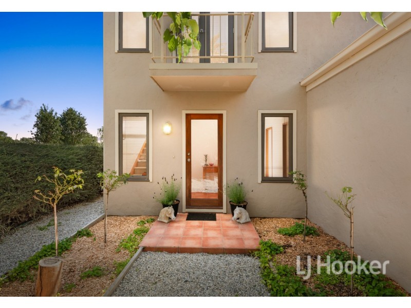 7 Lakeside Drive, Hidden Valley VIC 3756