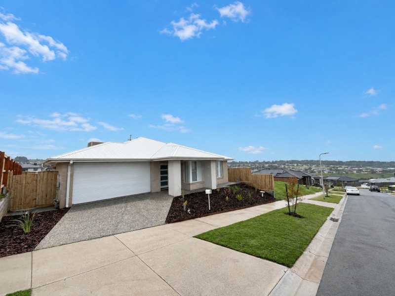 14 Basil Drive, Wallan VIC 3756