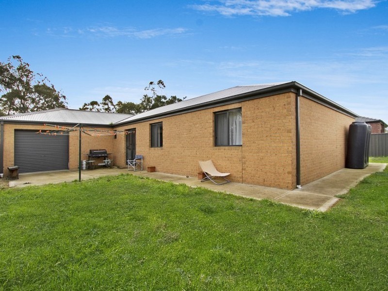 24 The Parade, Broadford VIC 3658