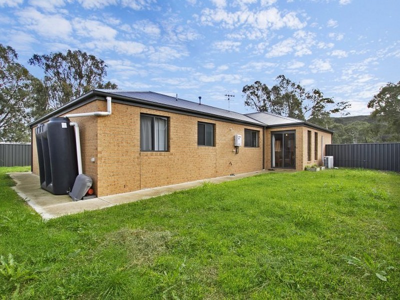24 The Parade, Broadford VIC 3658