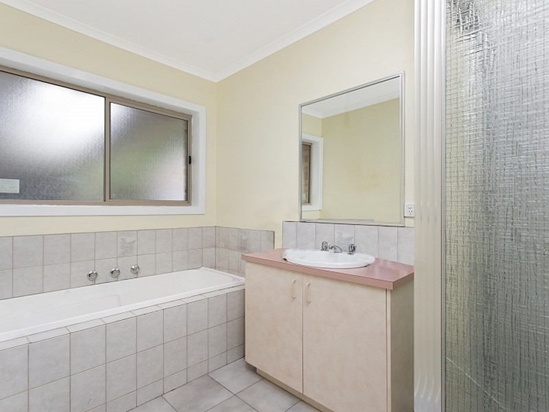 11 Casey Crescent, Broadford VIC 3658