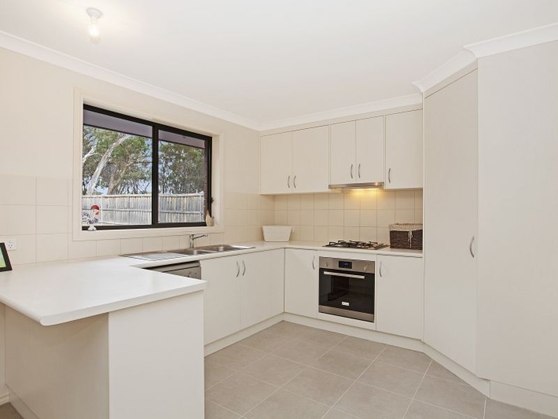 6 Grange Drive, Broadford VIC 3658