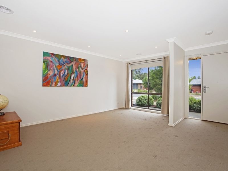 6 Grange Drive, Broadford VIC 3658