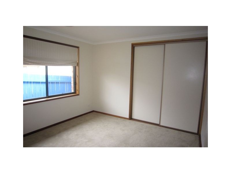 8 Courtneige street, Dunlop ACT 2615