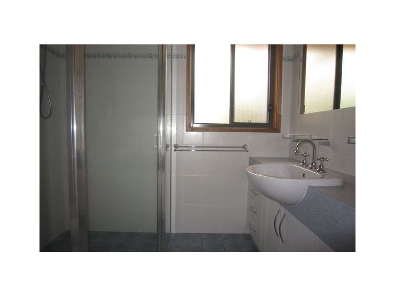 8 Courtneige street, Dunlop ACT 2615