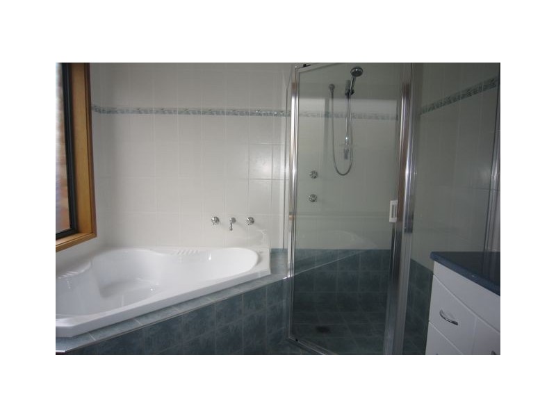 8 Courtneige street, Dunlop ACT 2615