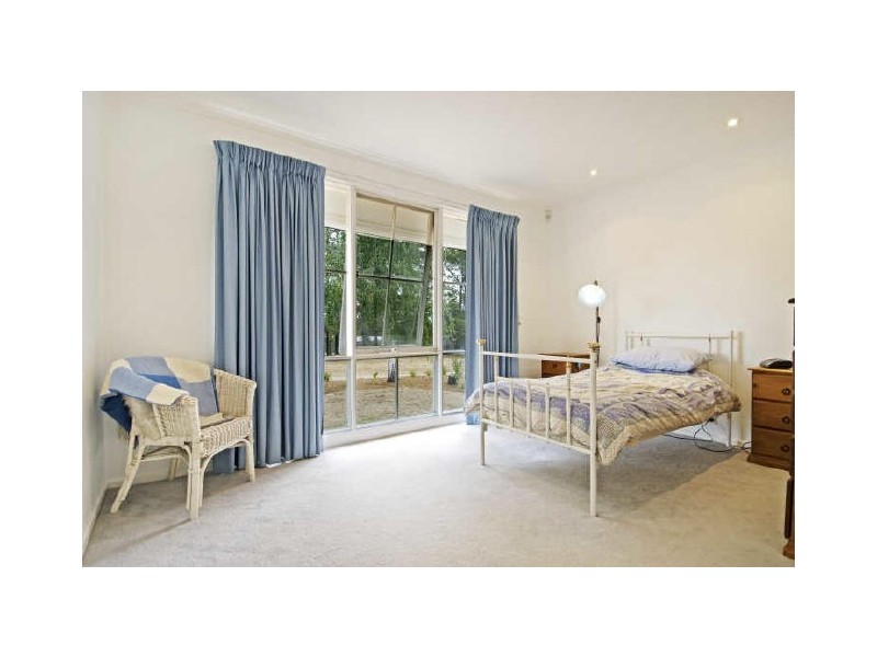 5 Dalley Crescent, Latham ACT 2615