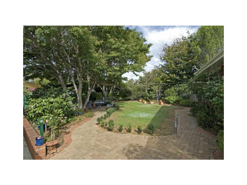 5 Dalley Crescent, Latham ACT 2615