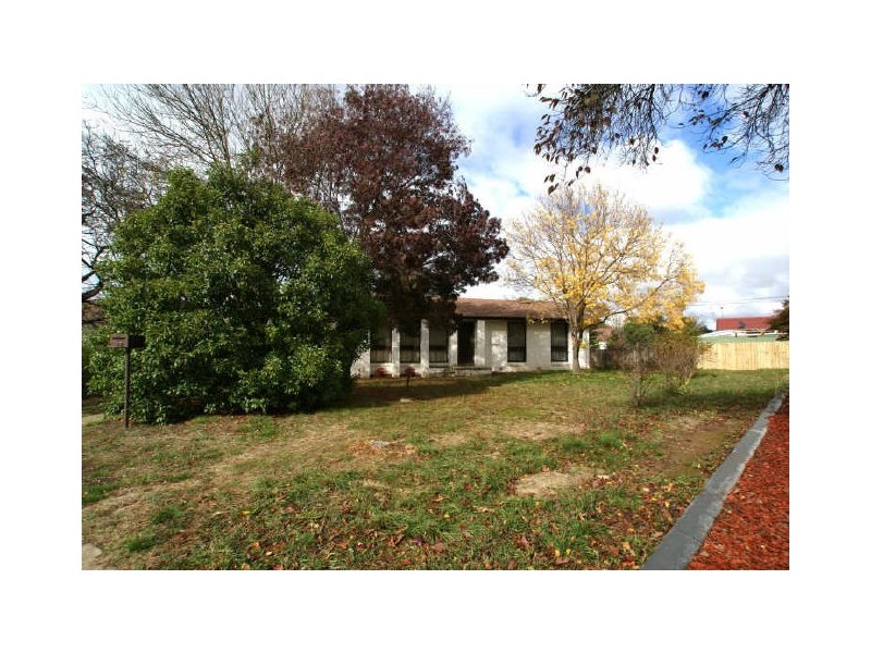 17 Phillips Place, Latham ACT 2615