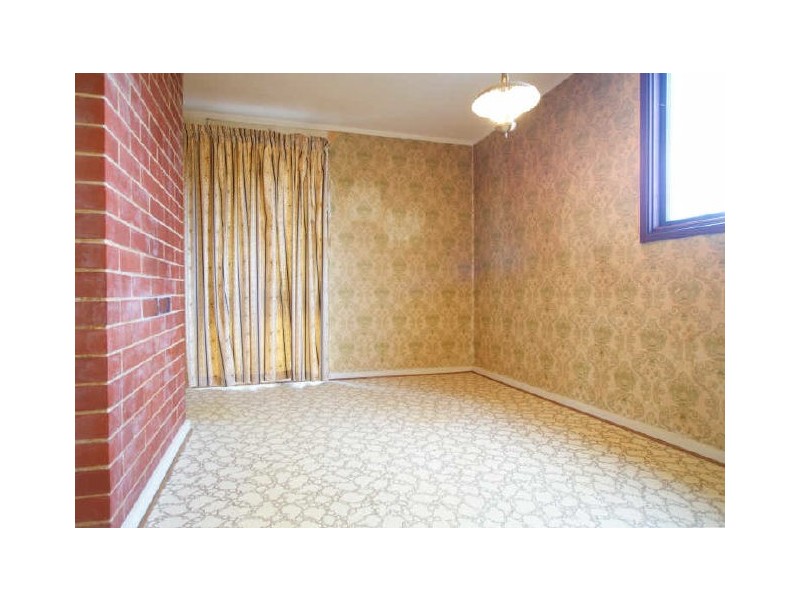 17 Phillips Place, Latham ACT 2615