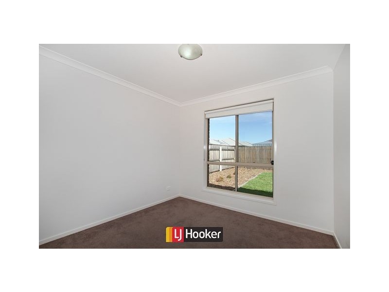 228 Macfarlane Burnet Avenue, Macgregor ACT 2615